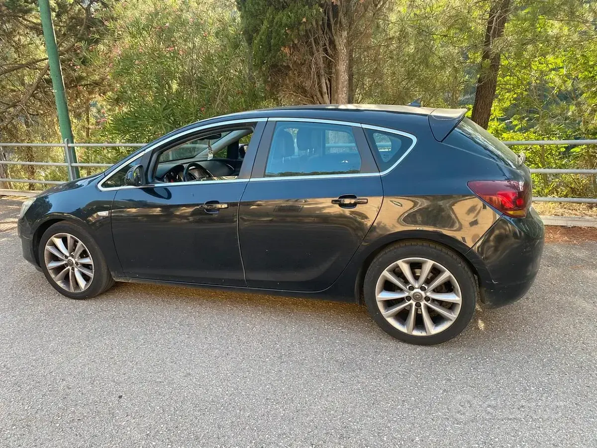 Usata Opel Astra 105 CV (77 kW) 2010 Berlina