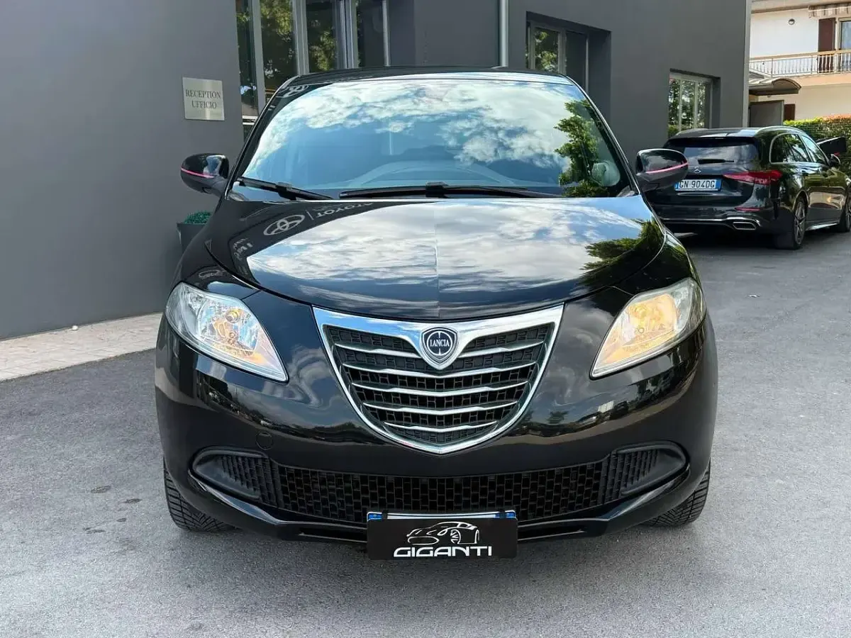 Usata Lancia Ypsilon 80 CV (58 kW) 2013 Nero Utilitaria