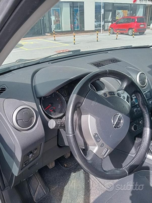 Usata Nissan Qashqai 150 CV (110 kW) 2011 Grigio SUV