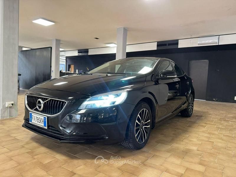 Usata Volvo V40 R-Design 120 CV (88 kW) 2019 Nero Station wagon