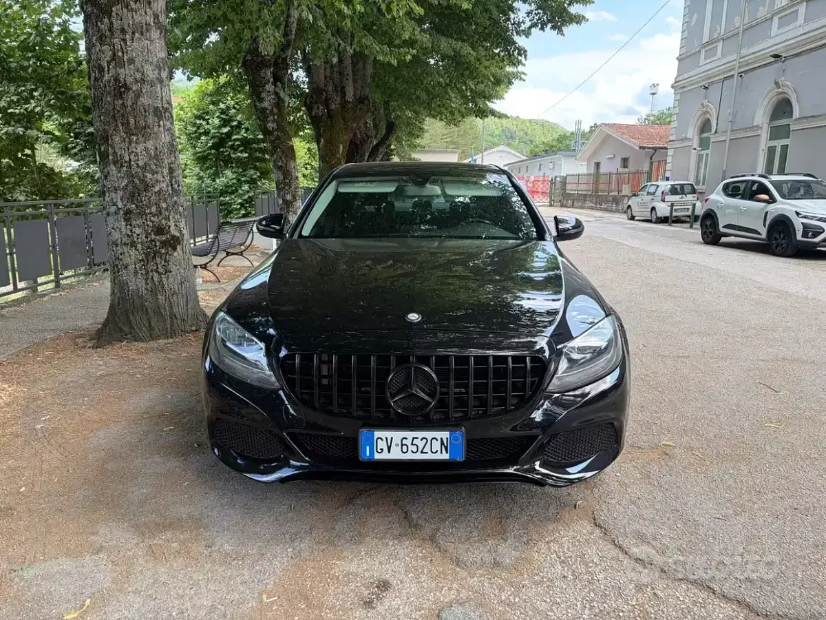 Usata Mercedes C200 136 CV (100 kW) 2015 Nero Berlina