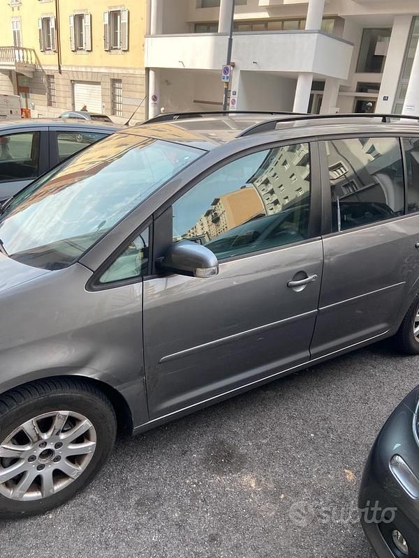 Usata VW Touran 140 CV (102 kW) 2008 Grigio Monovolume