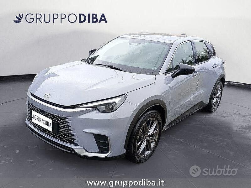 Usata Lexus LBX 136 CV (100 kW) 2025 Grigio SUV
