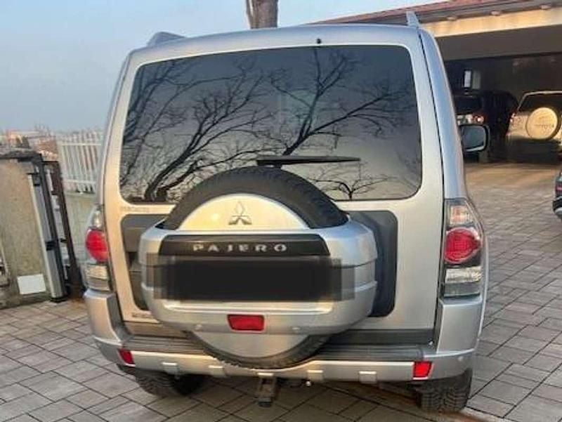 Usata Mitsubishi Pajero Intense 200 CV (147 kW) 2011 Argento SUV