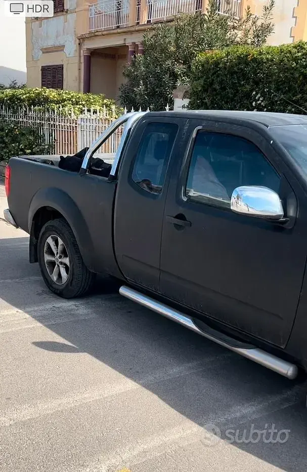 Usata Nissan Navara 175 CV (128 kW) 2006 Nero Pick-up