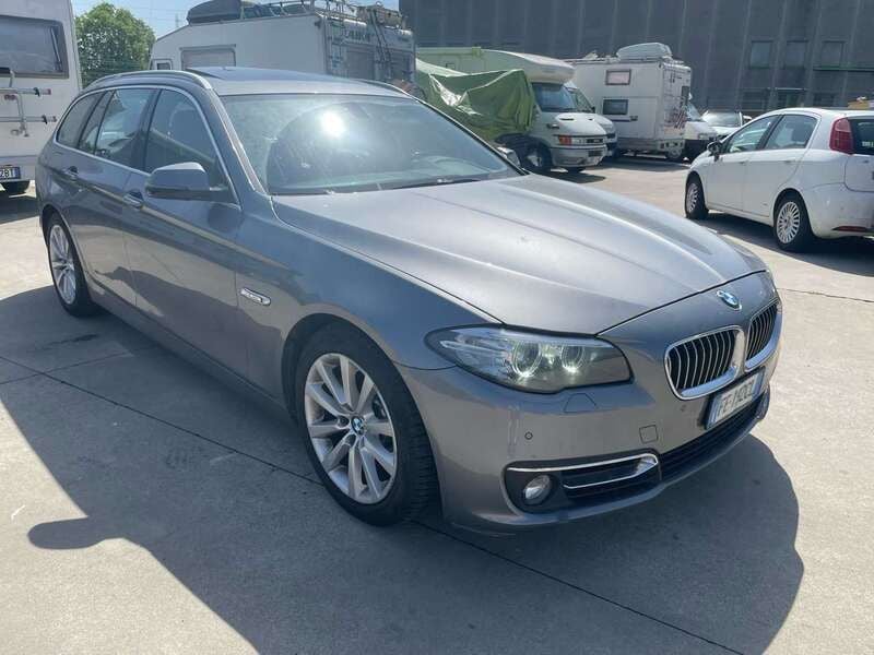 Usata BMW 520 Luxury Line 190 CV (139 kW) 2016 Grigio Station wagon