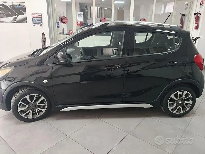 Usata Opel Karl Rocks 75 CV (55 kW) 2018 Nero Utilitaria