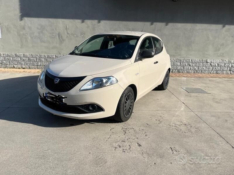 Usata Lancia Ypsilon 69 CV (50 kW) 2019 Utilitaria