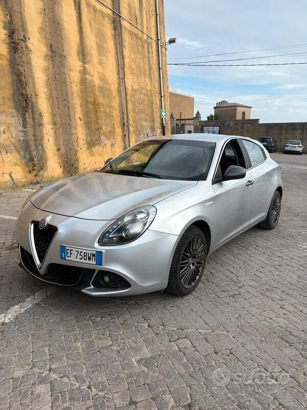 Grigio Usata 2010 Alfa Romeo Giulietta Due volumi | 7000 € (Cara) - Immagine 1/4