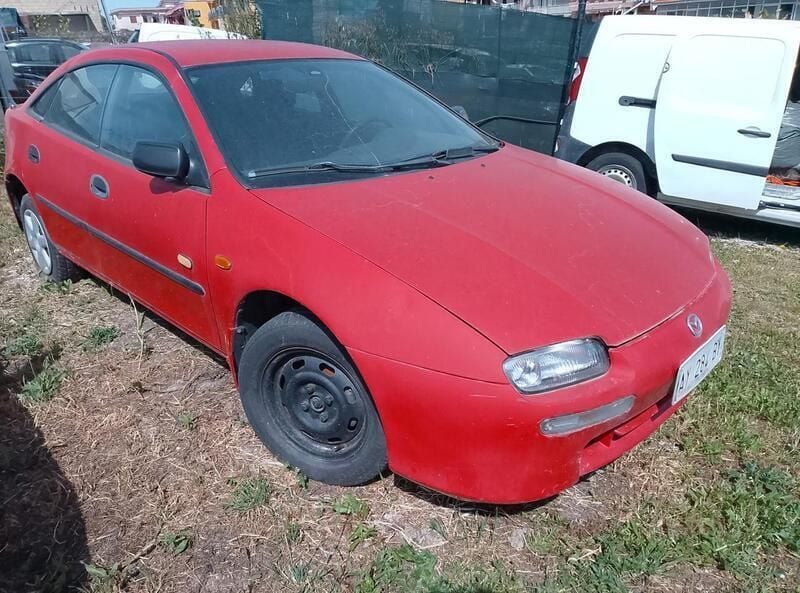 Usata Mazda 323F 114 CV (83 kW) 1998 Rosso Coupé