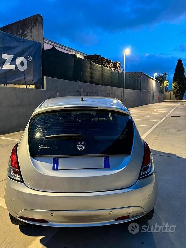 Usata Lancia Ypsilon 2017 Grigio Utilitaria