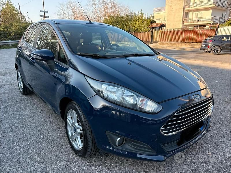 Usata Ford Fiesta 92 CV (67 kW) 2014 Blu Berlina
