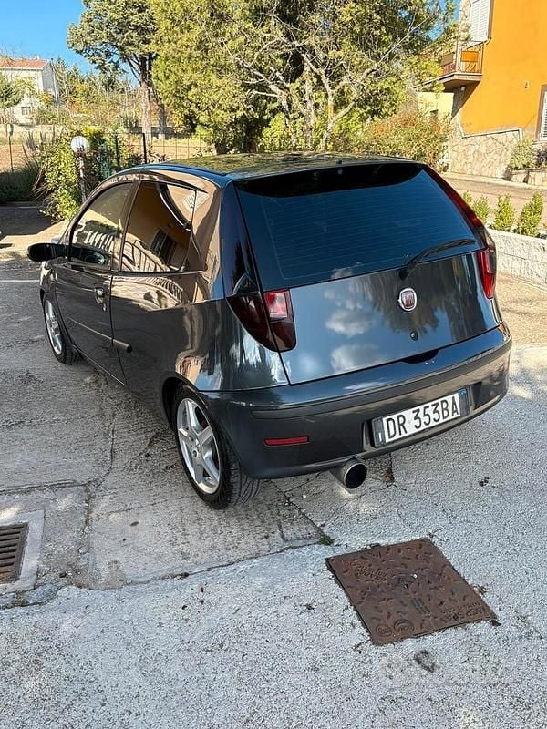 Usata Fiat Punto 69 CV (50 kW) 2009 Berlina