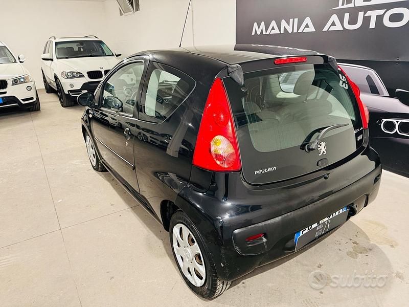 Usata Peugeot 107 Active 68 CV (50 kW) 2013 Nero Utilitaria