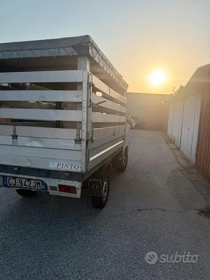 Begagnad Piaggio Porter 61 HK (44 kW) 2003