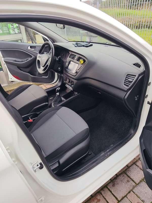 Usata Hyundai i20 73 CV (53 kW) 2019 Bianco Utilitaria