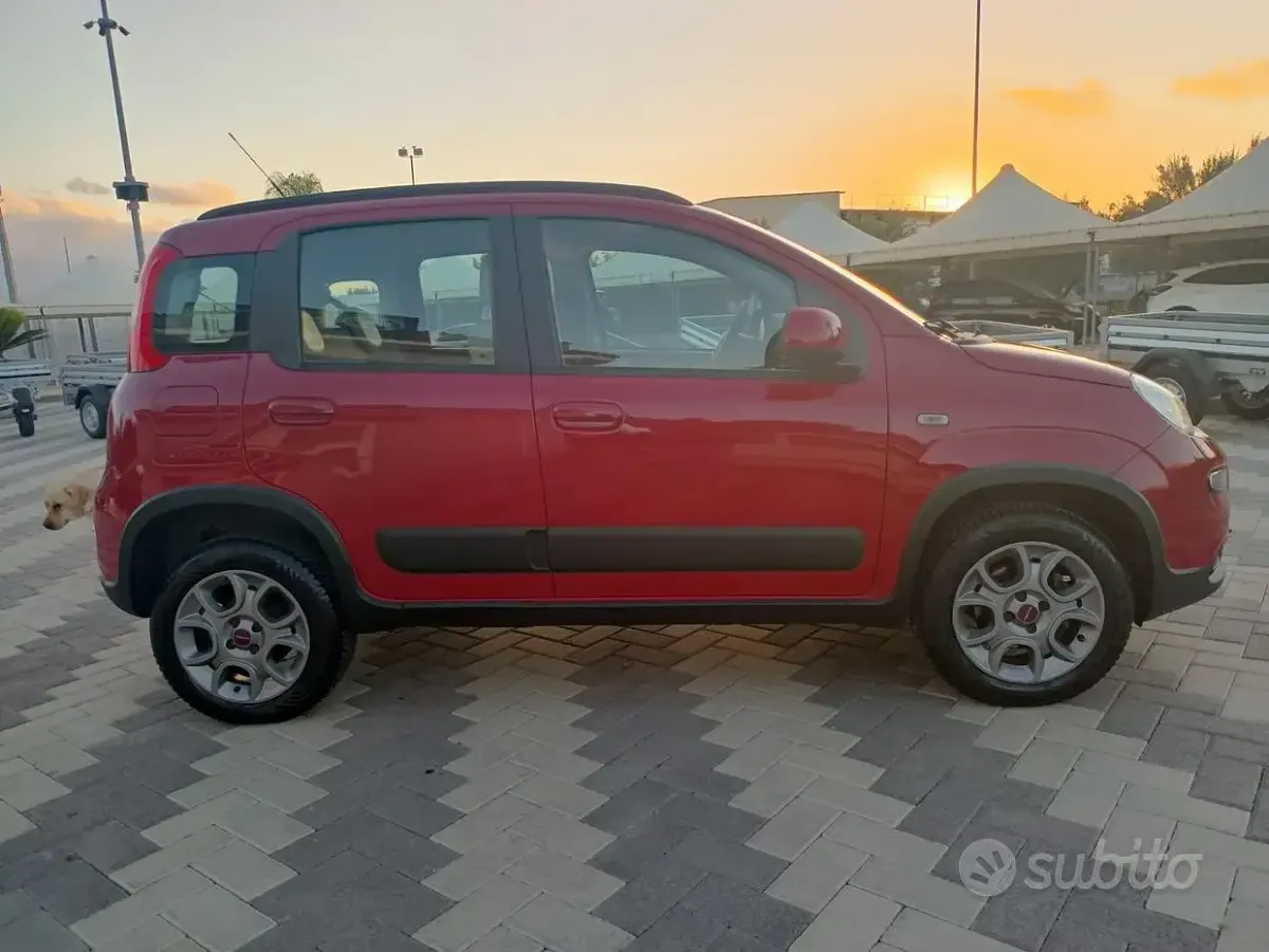 Usata Fiat Panda Trekking 75 CV (55 kW) 2015 Rosso Utilitaria