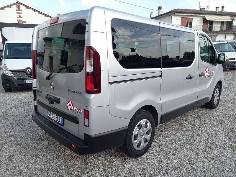 Usata Renault Trafic 145 CV (106 kW) 2020 Argento Monovolume