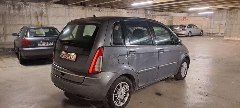 Usata Lancia Musa 90 CV (66 kW) 2009 Grigio Monovolume