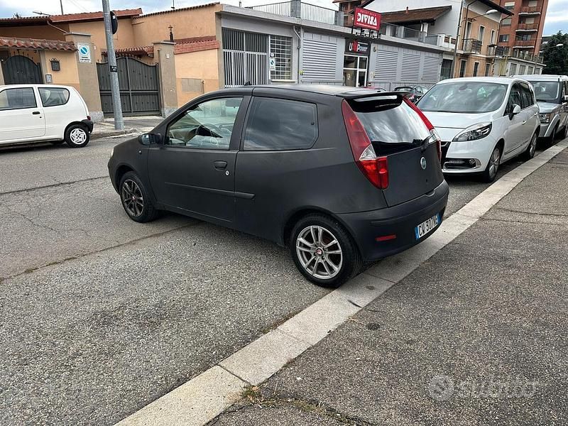 Usata Fiat Punto Dynamic 60 CV (44 kW) 2005 Nero Utilitaria