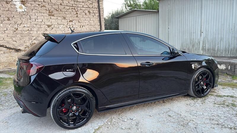 Usata 2011 Alfa Romeo Giulietta Due volumi | 5000 € (Buon prezzo) - Immagine 1/3