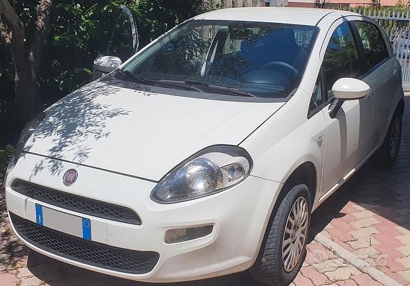 Bianco Usata 2014 Fiat Punto Easy Tre volumi | 4700 € (Cara) - Immagine 1/4