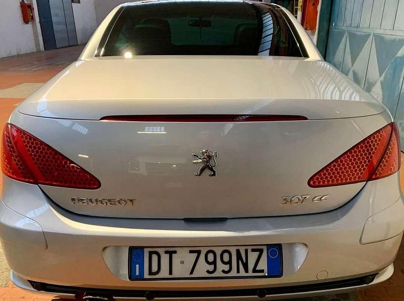 Usata Peugeot 307 CC 109 CV (80 kW) 2009 Argento Cabrio