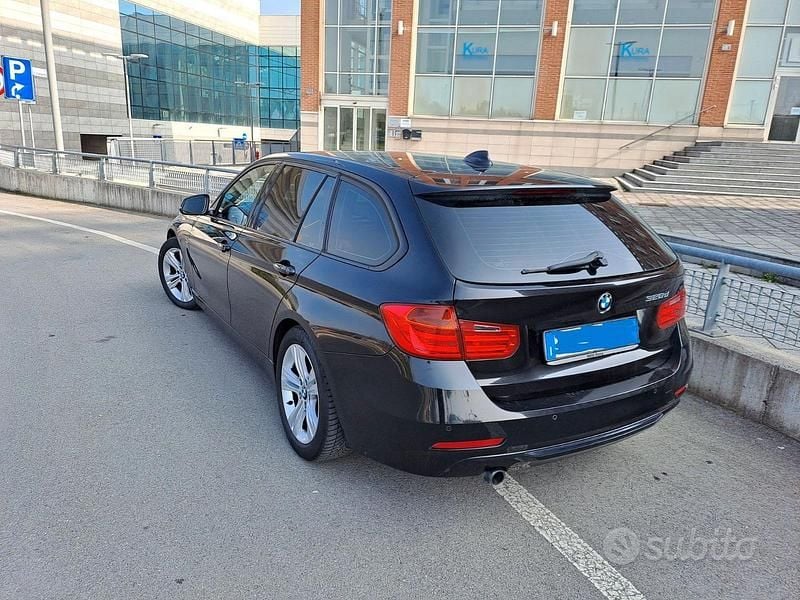 Usata BMW 320 Sport Line 184 CV (135 kW) 2013 Nero Station wagon