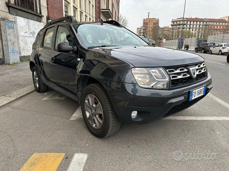 Usata Dacia Duster Lauréate 110 CV (80 kW) 2016 Grigio SUV