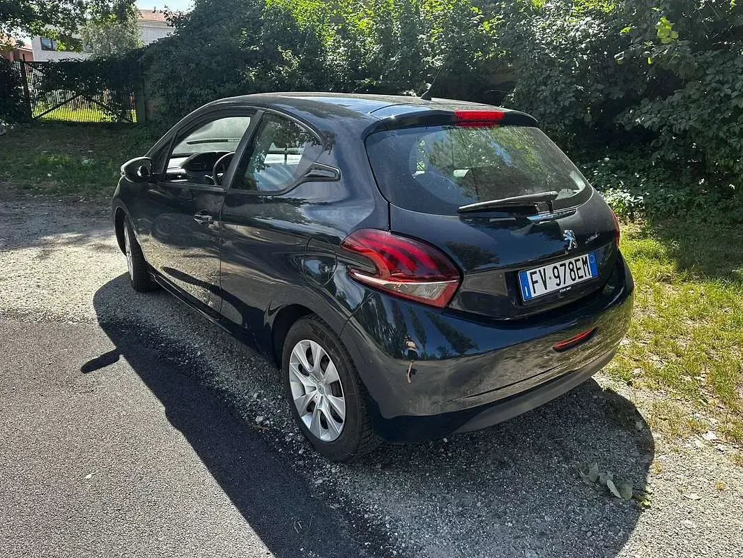 Usata Peugeot 208 Active 68 CV (50 kW) 2018 Nero Utilitaria