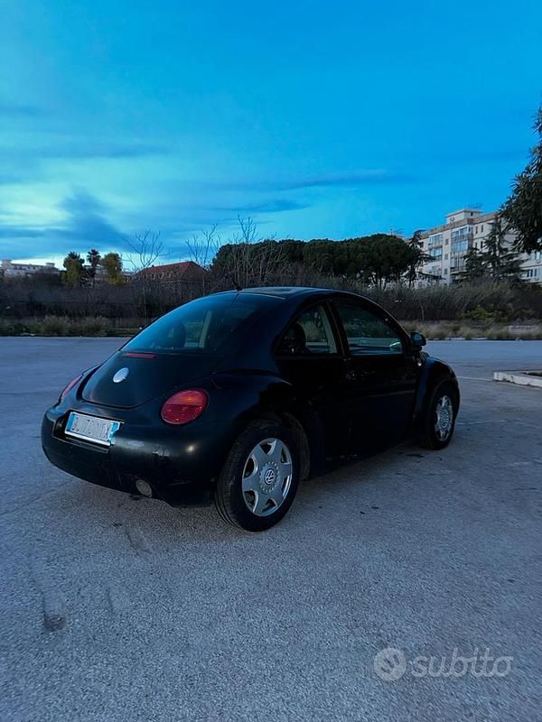 Usata VW New Beetle 105 CV (77 kW) 1999 Nero Utilitaria
