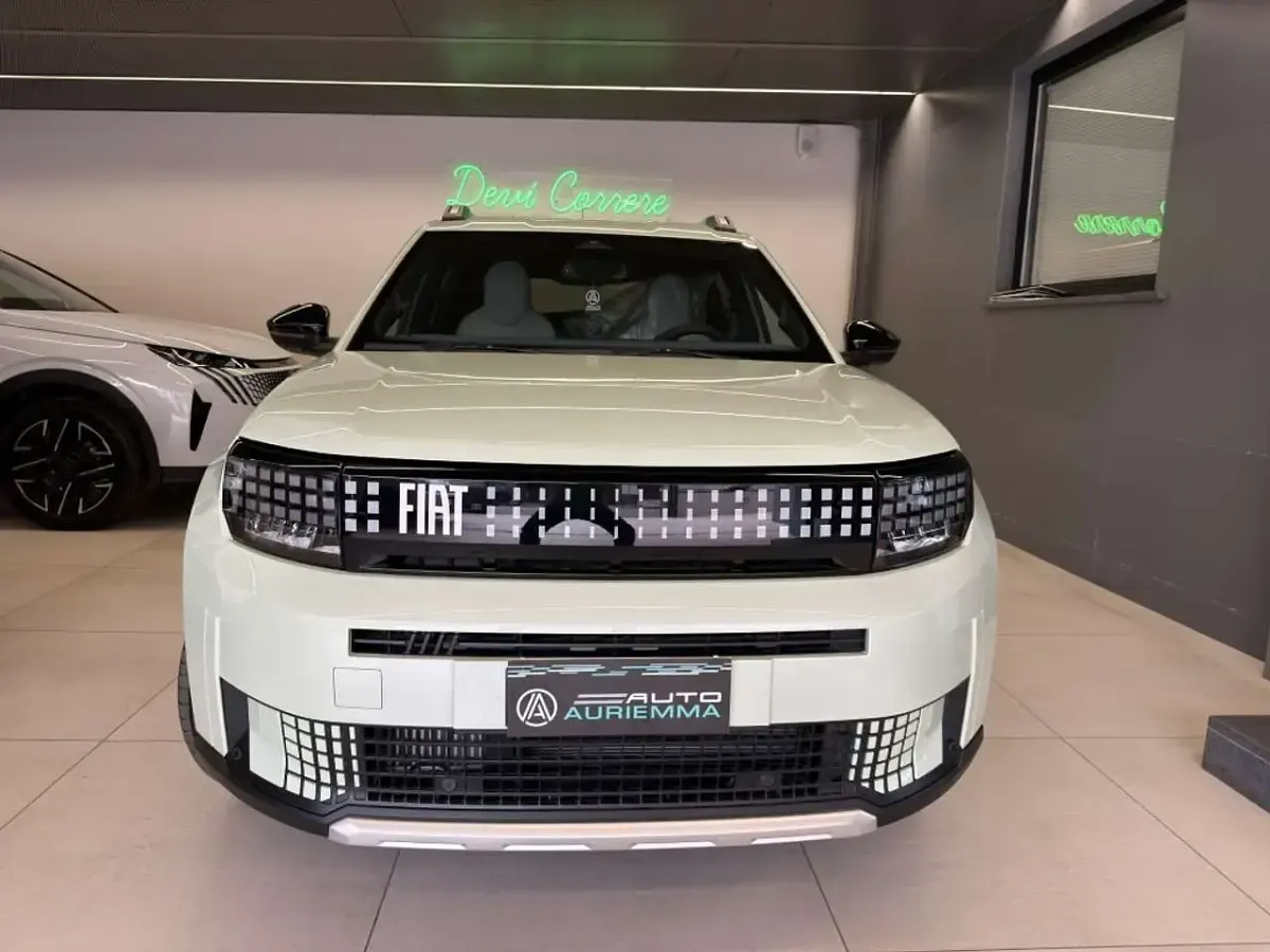Usata Fiat Grande Panda La Prima 101 CV (74 kW) 2025 Verde Utilitaria