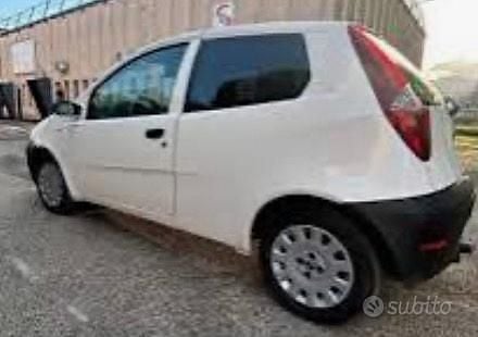 Bianco Usata 2009 Fiat Punto Due volumi | 990 € - Immagine 1/2