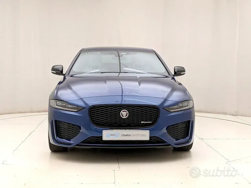 Usata Jaguar XE R-Dynamic 204 CV (150 kW) 2023 Blu Berlina
