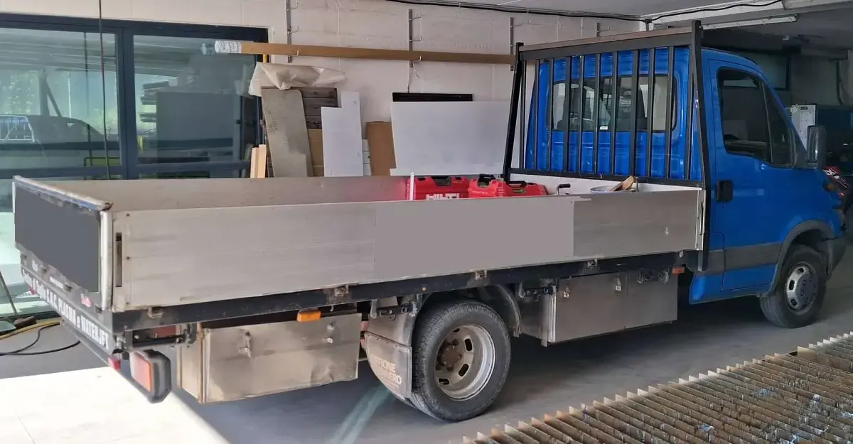 Usata Iveco 35.12 120 CV (88 kW) 2004 Blu/azzurro Furgone