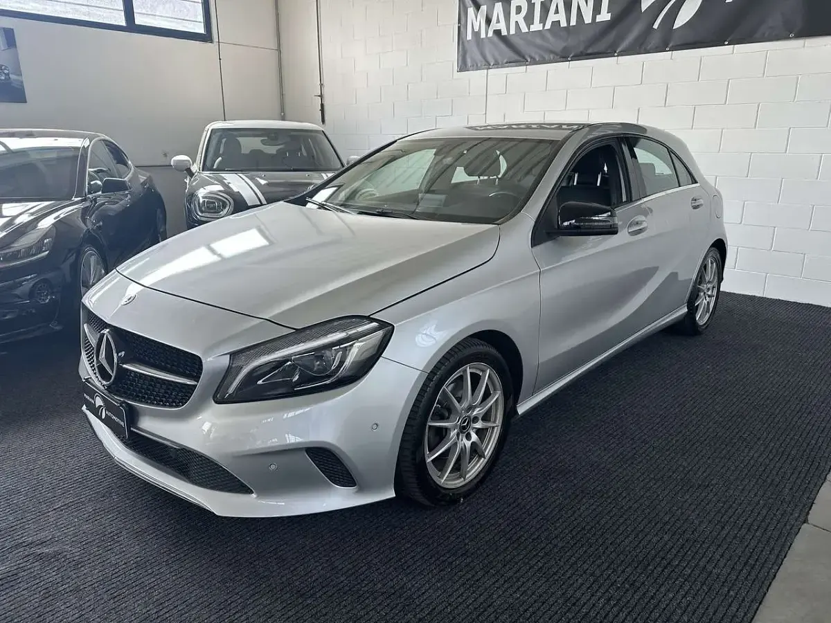 Usata Mercedes A200 156 CV (114 kW) 2017 Grigio Utilitaria