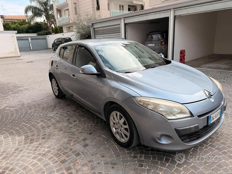 Usata Renault Mégane 110 CV (80 kW) 2010 Grigio Berlina