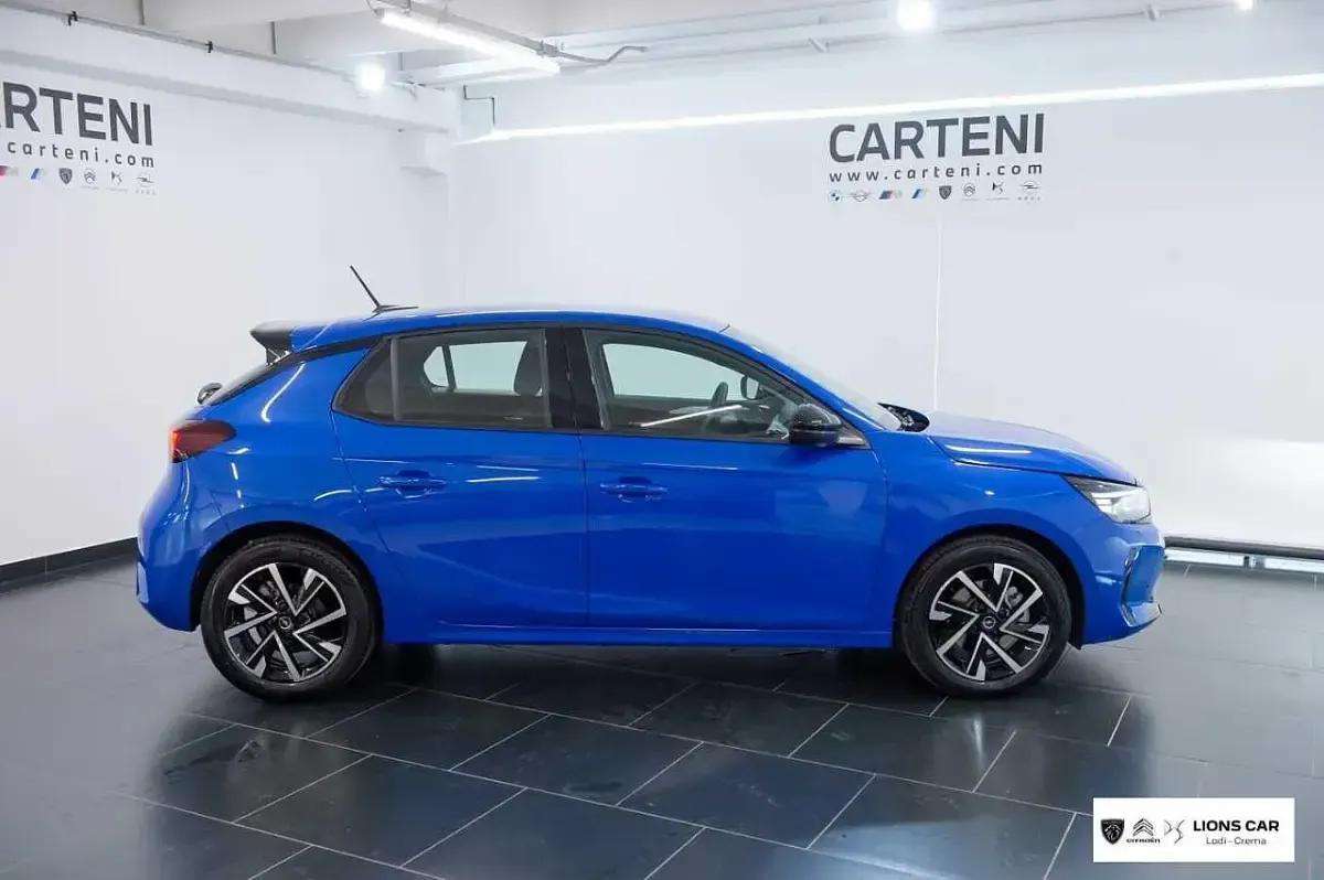 Usata Opel Corsa 101 CV (74 kW) 2026 Blu Utilitaria