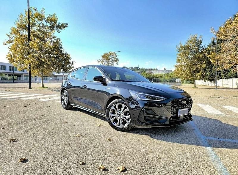 Nero Usata 2023 Ford Focus ST-Line X Tre volumi | 22.000 € (Cara) - Immagine 1/4