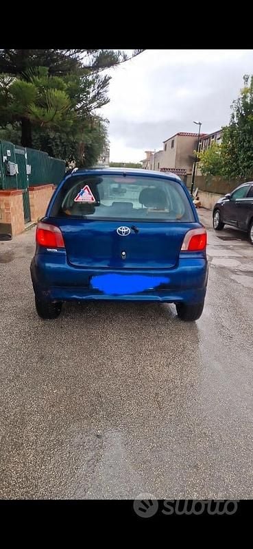 Usata Toyota Yaris 68 CV (50 kW) 2001 Berlina