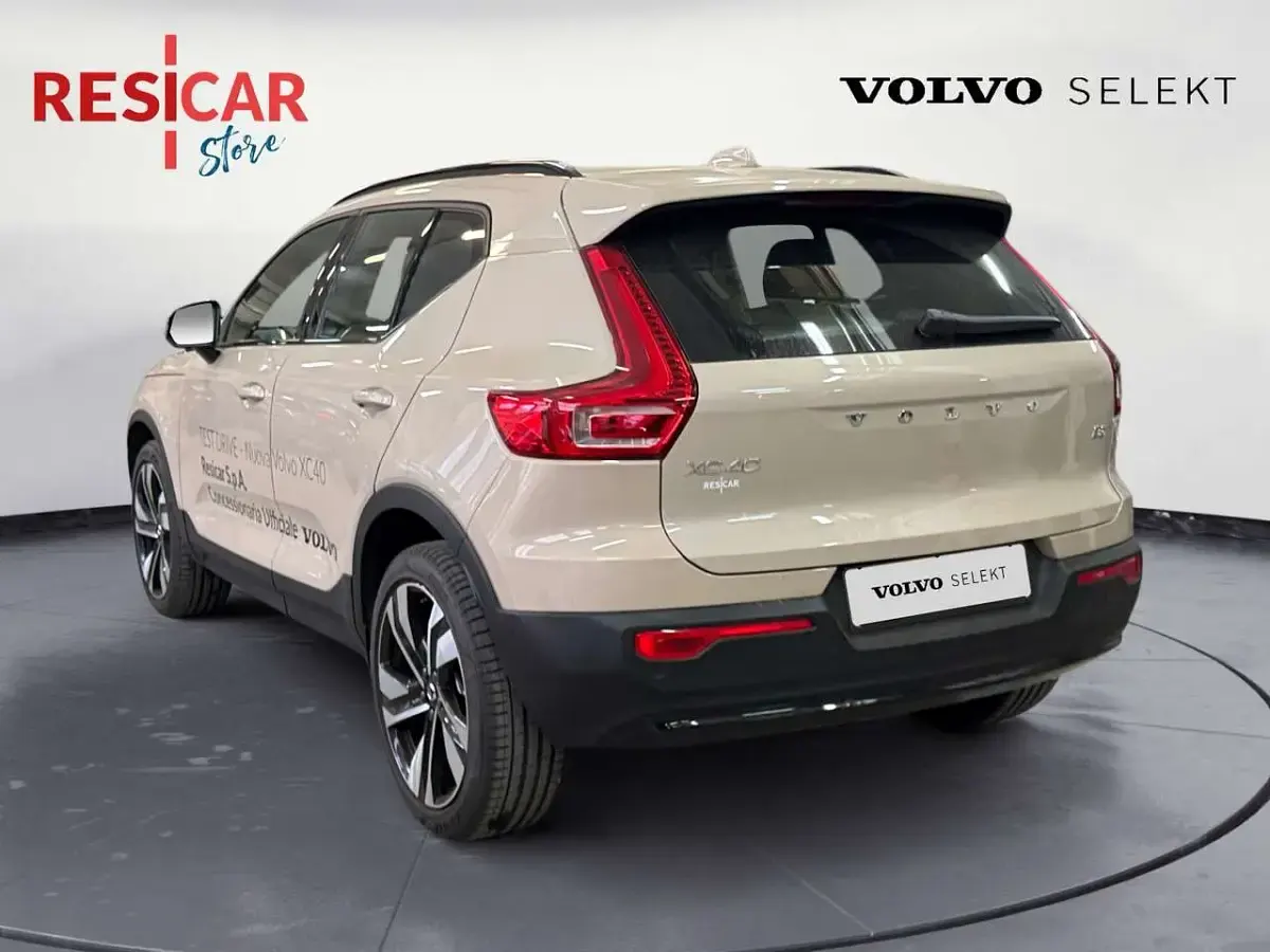 Nuova Volvo XC40 Ultimate 163 CV (119 kW) 2026 Sand dune SUV