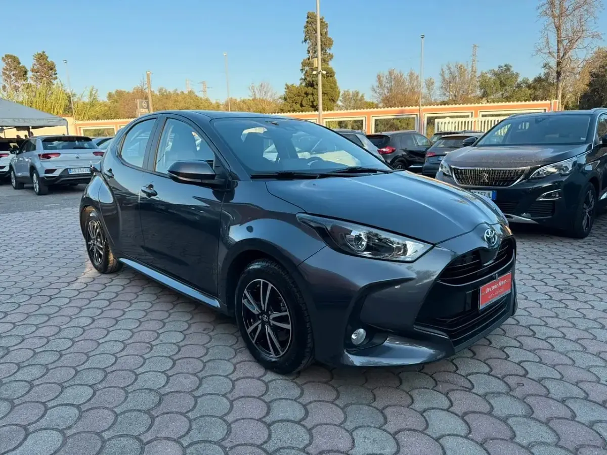 Gebraucht Toyota Yaris Business Edition 92 PS (67 kW) 2022 Grau Kleinwagen