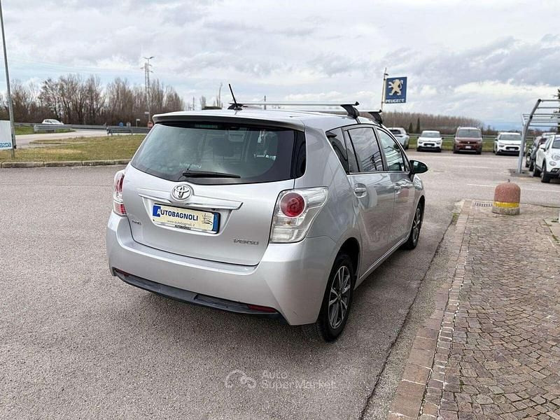 Usata Toyota Verso Active 111 CV (81 kW) 2015 Argento Monovolume