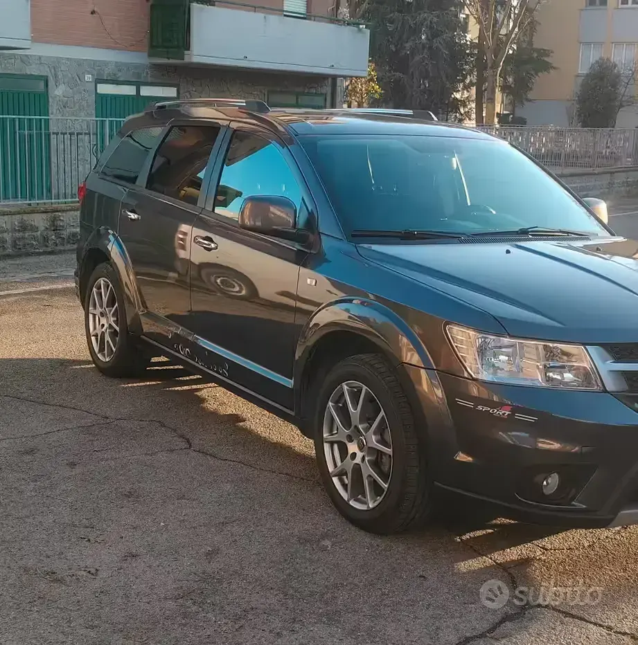 Usata Fiat Freemont 170 CV (125 kW) 2014 Grigio SUV