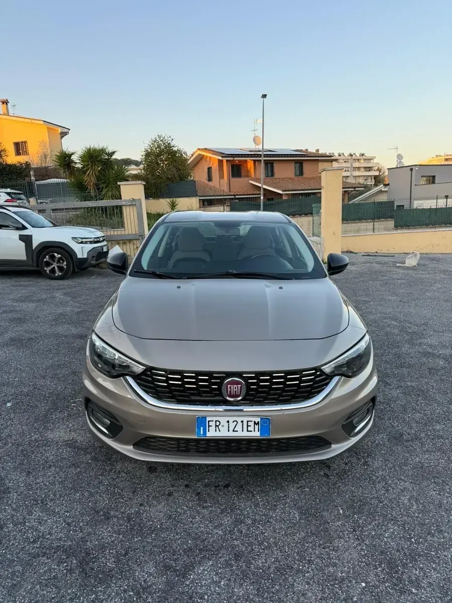 Usata Fiat Tipo Easy 120 CV (88 kW) 2017 Oro Berlina
