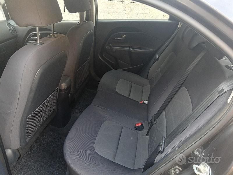 Usata Kia Rio 75 CV (55 kW) 2017 Grigio Utilitaria