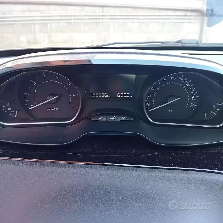 Usata Peugeot 208 82 CV (60 kW) 2016 Bianco Utilitaria