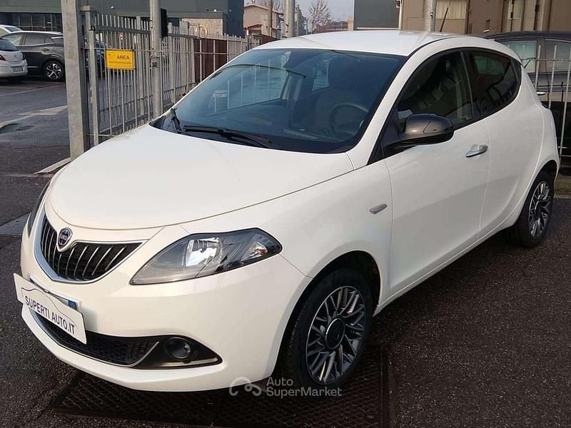 Usata Lancia Ypsilon 69 CV (50 kW) 2023 Bianco Utilitaria