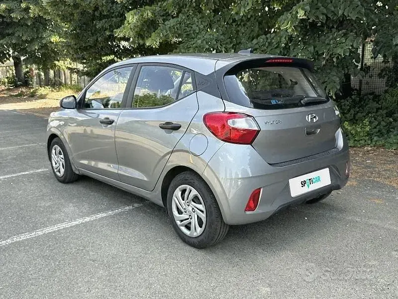 Usata Hyundai i10 Advanced 67 CV (49 kW) 2023 Grigio Utilitaria
