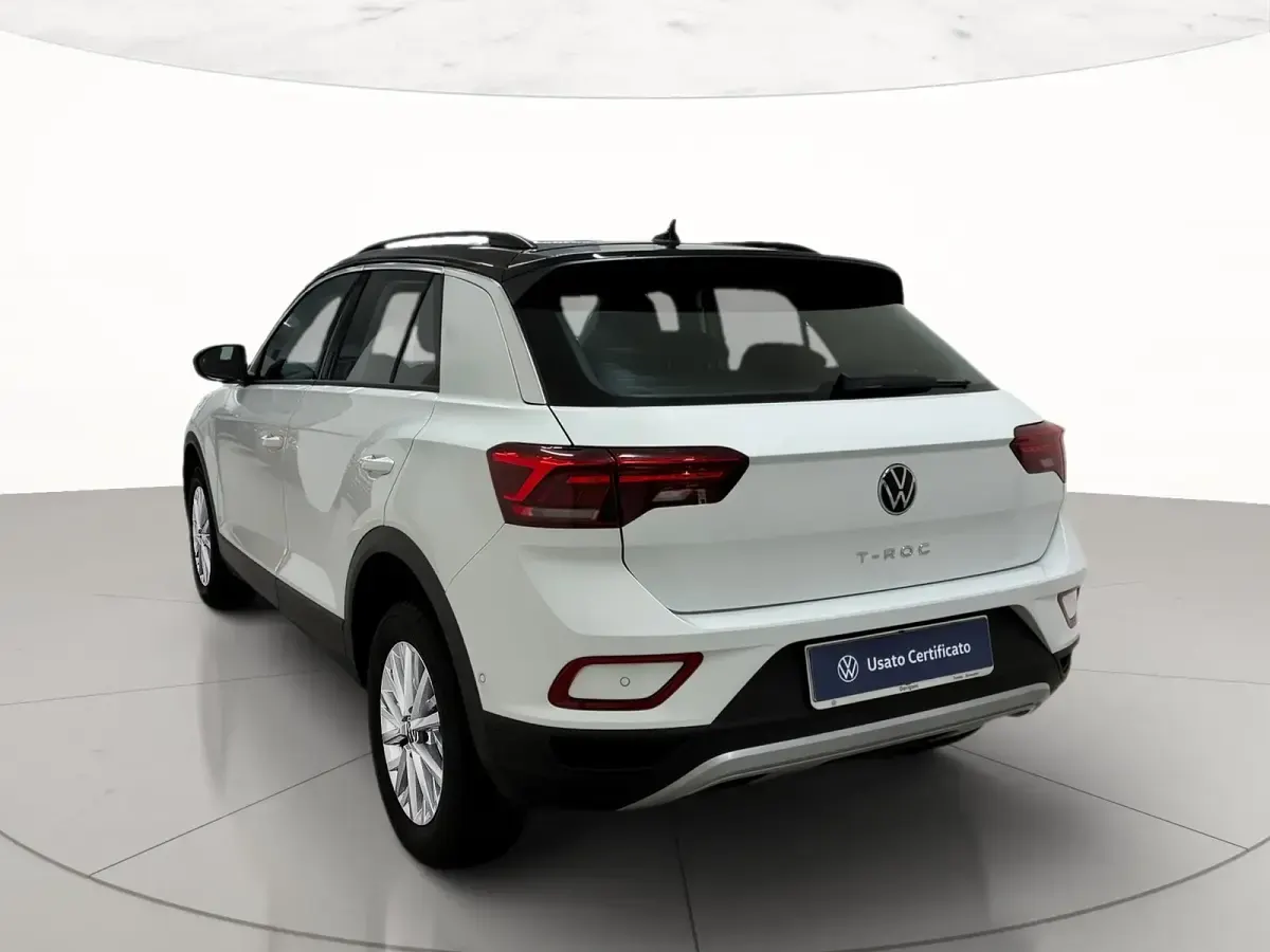 Usata VW T-Roc Life 110 CV (80 kW) 2023 Pure white nero SUV